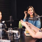 چطور پادکست حرفه‌ای راه‌اندازی کنیم؟